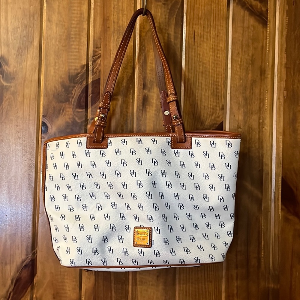 Dooney & Bourke white & navy purse